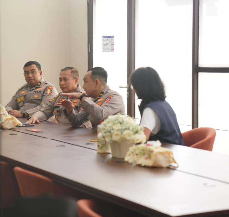 Governing board interview during verification visit, with the Police foundation, Head of Residential